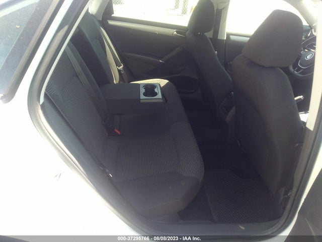 1VWAT7A32GC043340 Volkswagen Passat 1.8t S