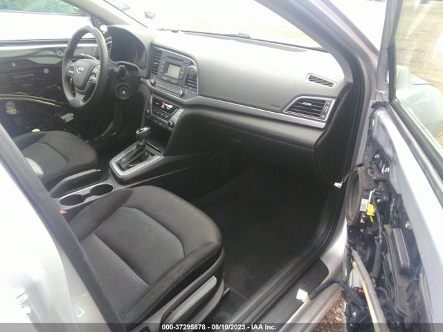Hyundai ELANTRA SE 2018 5NPD74LF7JH323065 Image 12