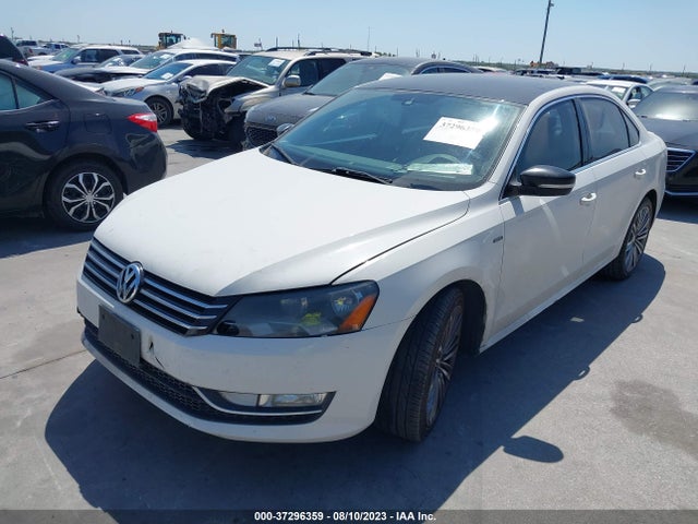 1VWBT7A36FC043330 Volkswagen Passat 1.8t Sport