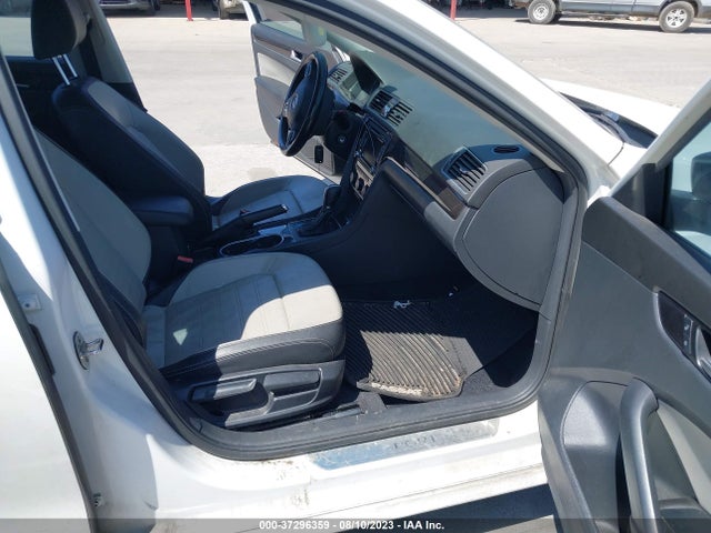 1VWBT7A36FC043330 Volkswagen Passat 1.8t Sport