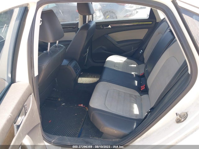 1VWBT7A36FC043330 Volkswagen Passat 1.8t Sport