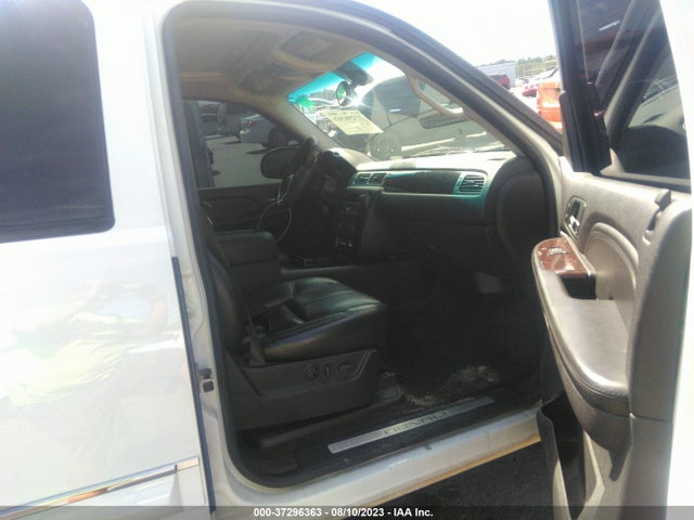 2008 GMC YUKON DENALI VIN: 1GKEC63808J200582