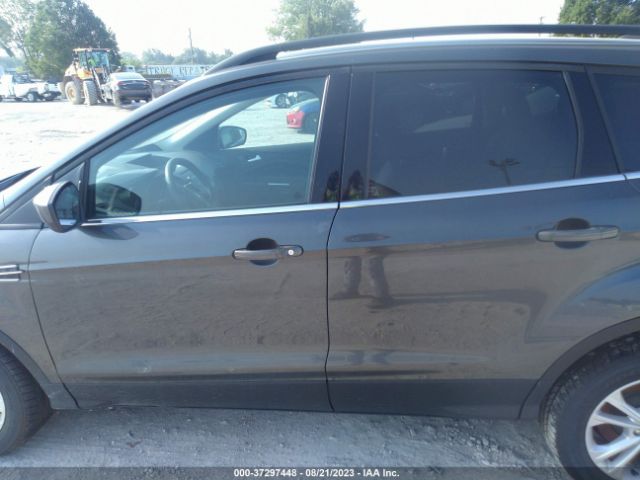 1FMCU0GD9JUC49901 Ford ESCAPE SE