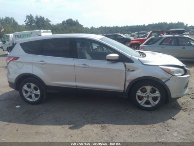1FMCU9GX8GUB78150 Ford ESCAPE SE