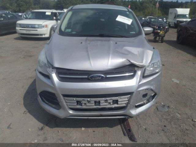 1FMCU9GX8GUB78150 Ford ESCAPE SE