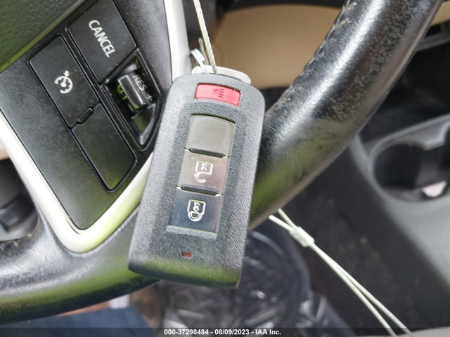 JA4AZ3A33EZ014086 Mitsubishi Outlander Se