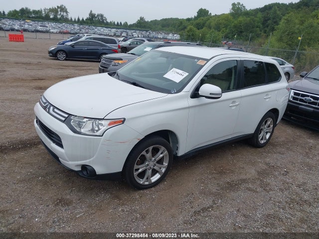 JA4AZ3A33EZ014086 Mitsubishi Outlander Se