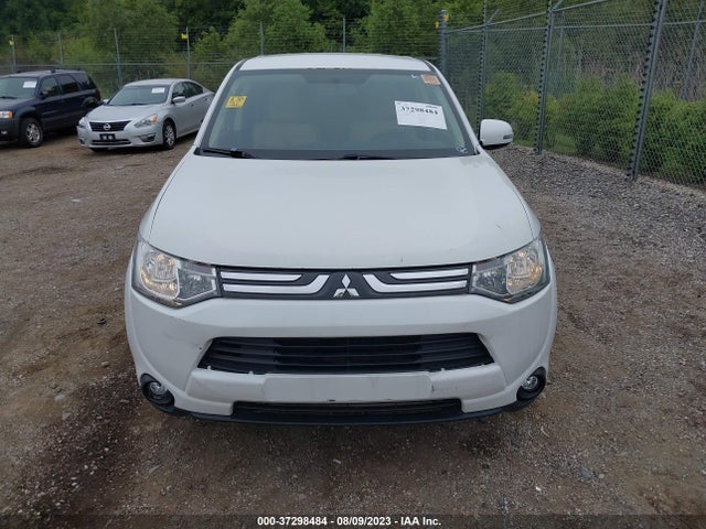JA4AZ3A33EZ014086 Mitsubishi Outlander Se