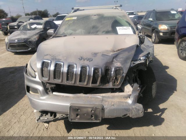 1C4PJLCB0JD573243 Jeep Cherokee Latitude
