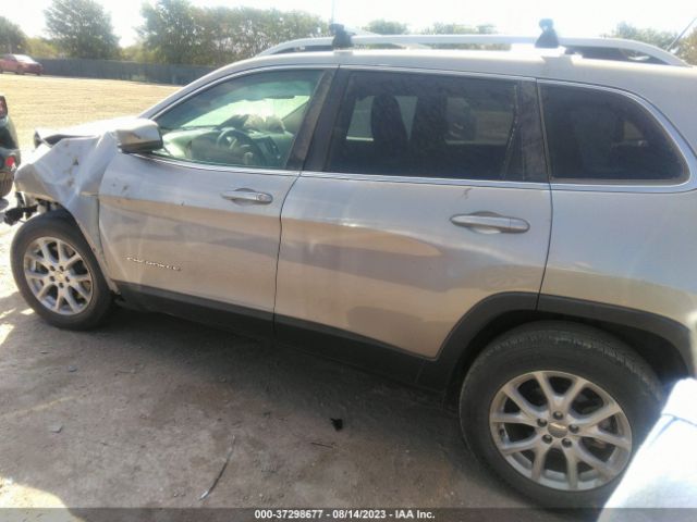 1C4PJLCB0JD573243 Jeep Cherokee Latitude