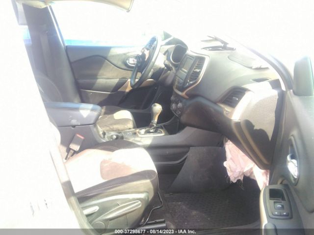 1C4PJLCB0JD573243 Jeep Cherokee Latitude
