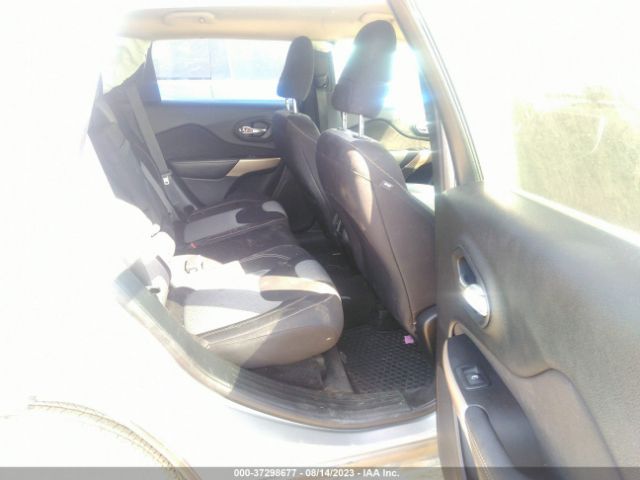 1C4PJLCB0JD573243 Jeep Cherokee Latitude