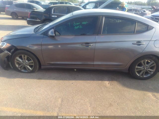 2018 HYUNDAI ELANTRA SEL VIN: 5NPD84LF4JH240495