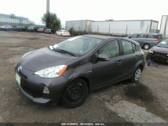 Toyota Prius C One/three/two/four 2014 JTDKDTB30E1575237 Image 2