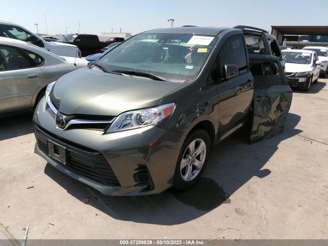 Toyota SIENNA LE 2018 5TDKZ3DCXJS903730 Image 2