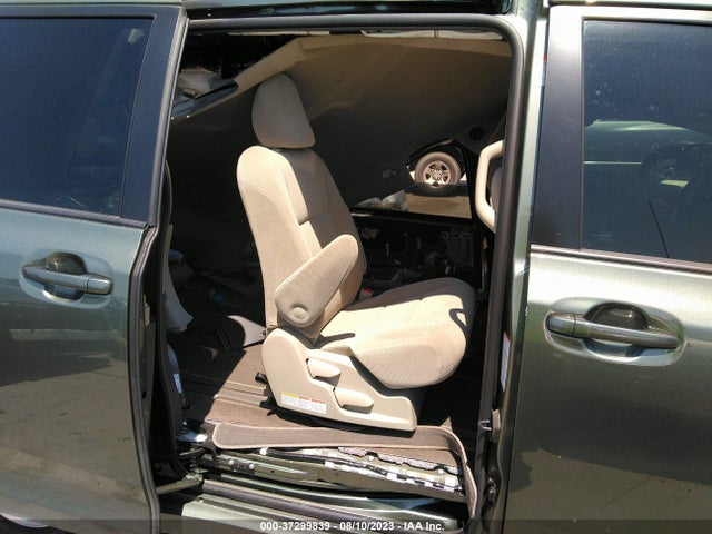 Toyota SIENNA LE 2018 5TDKZ3DCXJS903730 Image 8