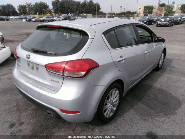 KNAFX5A85F5350675 KIA Forte 5-door Ex