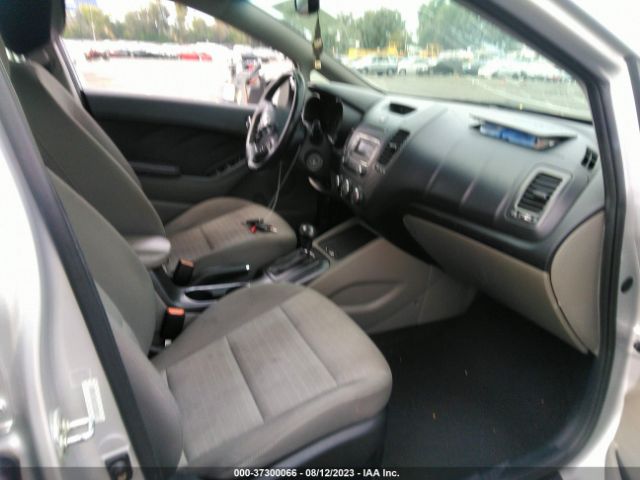 KNAFX5A85F5350675 KIA Forte 5-door Ex