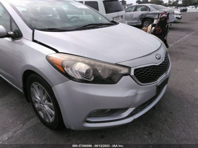 KNAFX5A85F5350675 KIA Forte 5-door Ex