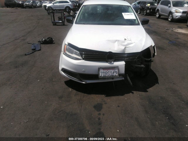 3VW2K7AJ2EM415602 Volkswagen Jetta Sedan S