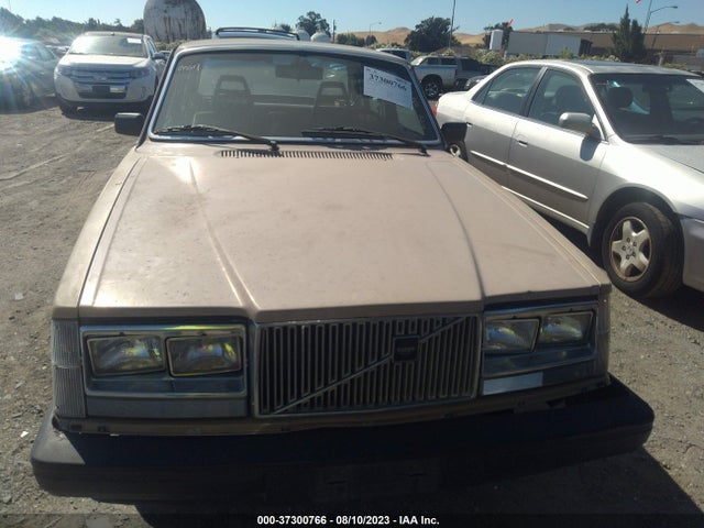 1985 VOLVO 244 DL/GL VIN: YV1AX8847F1095532