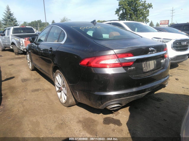 2015 JAGUAR XF SAJWA0F76F8U50002 Photo 2