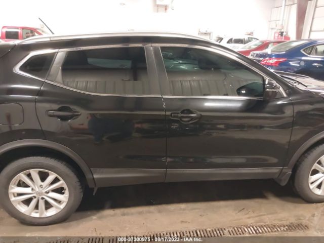JN1BJ1CP9HW017489 Nissan Rogue Sport Sv