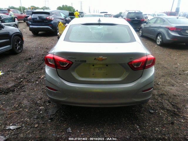 Chevrolet CRUZE LT 2018 1G1BE5SM4J7247451 Image 17