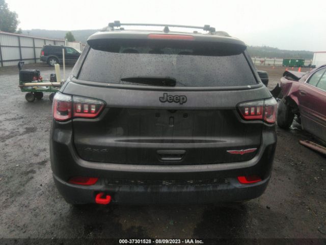 3C4NJDDB8JT451493 Jeep Compass Trailhawk