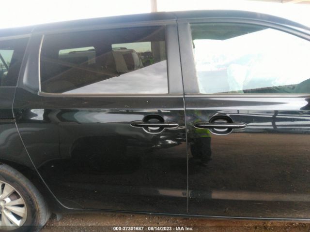 KNDMB5C1XH6232143 KIA SEDONA LX