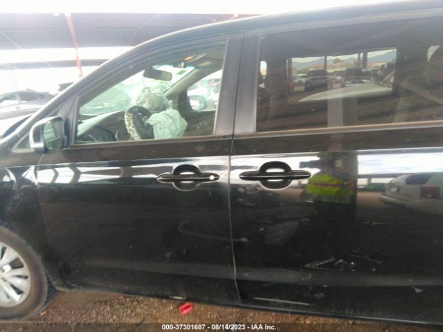 KNDMB5C1XH6232143 KIA SEDONA LX