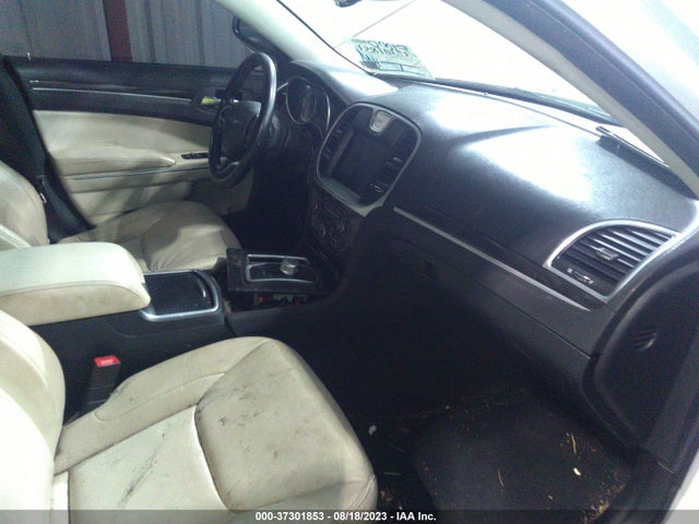 2C3CCAAG8FH830532 Chrysler 300 Limited