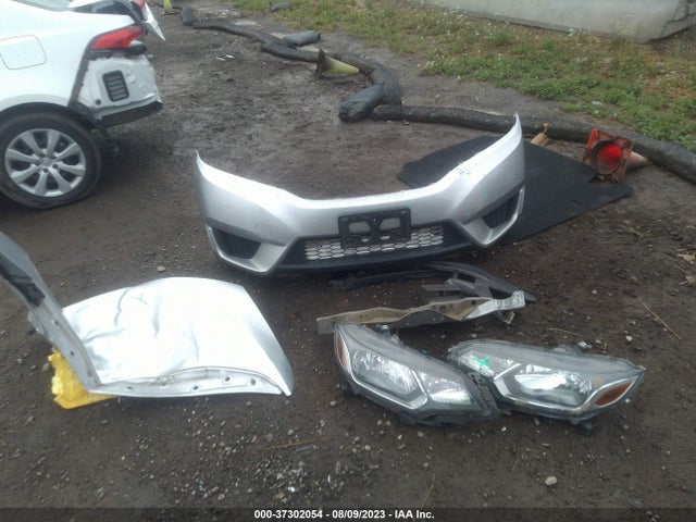 Honda FIT LX 2015 3HGGK5H55FM778002 Image 12