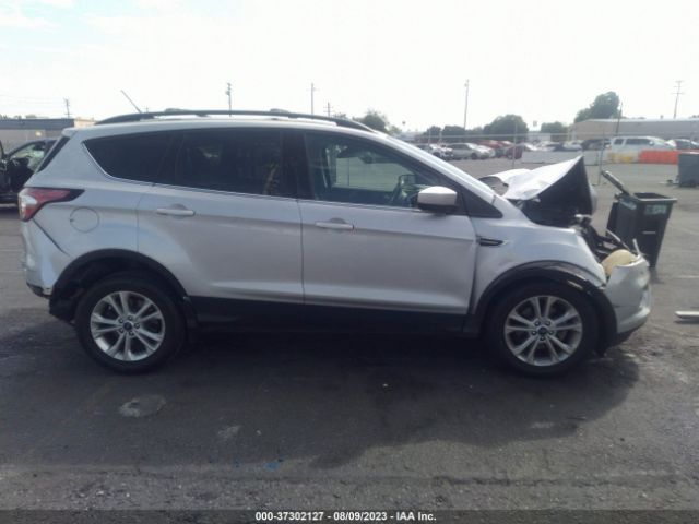 1FMCU0HD9JUD05382 Ford ESCAPE SEL