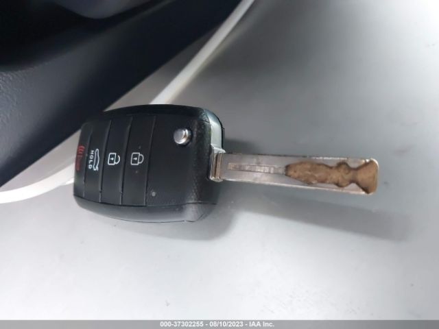 KNADM4A33E6407091 KIA RIO LX