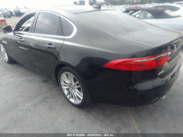2017 JAGUAR XF SAJBE4BV9HCY27128 Photo 2