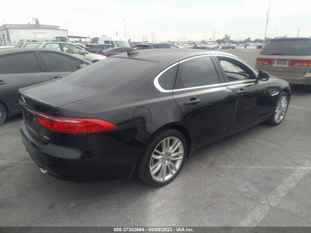 2017 JAGUAR XF SAJBE4BV9HCY27128 Photo 3