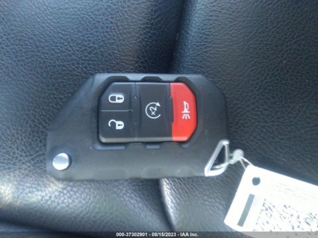 1C4HJXEN8MW697059 Jeep Wrangler Unlimited Sahara