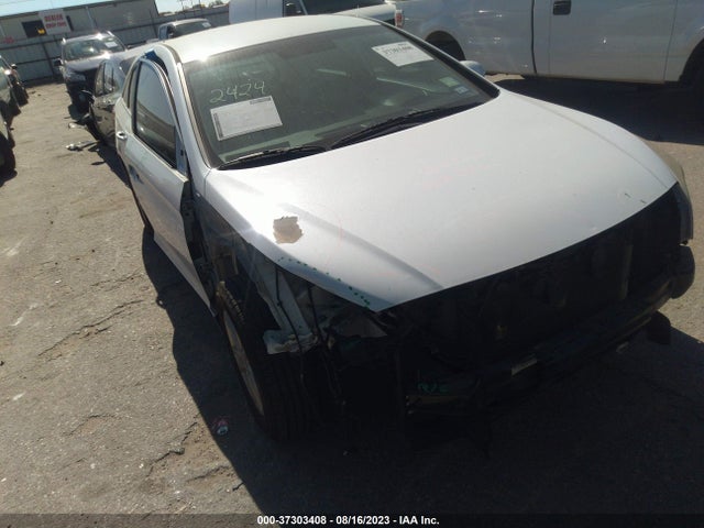 2015 5NPE24AF3FH250452 main image