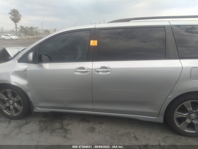 Toyota SIENNA SE 2017 5TDXZ3DC1HS874215 Image 14