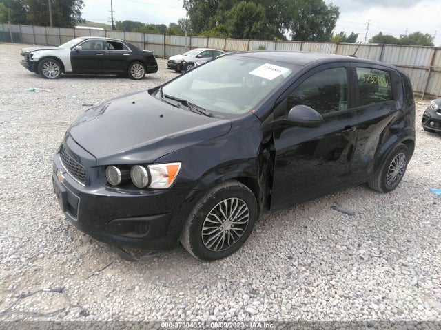 Chevrolet SONIC LS 2015 1G1JA6SG5F4155054 Image 2