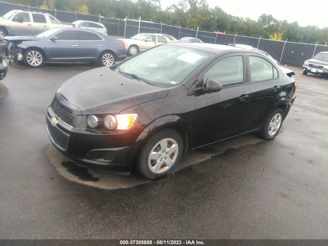 Chevrolet SONIC LS 2015 1G1JA5SH9F4165881 Image 2