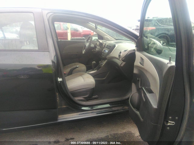 Chevrolet SONIC LS 2015 1G1JA5SH9F4165881 Image 5