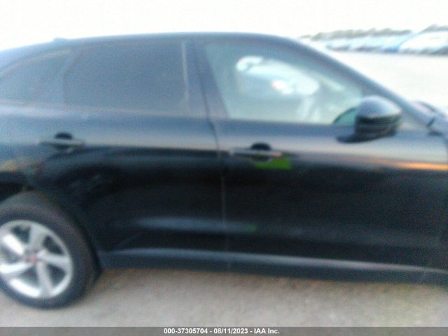 SADCJ2GX8JA236825 Jaguar F-pace 30t Premium