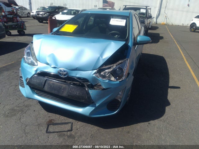 Toyota Prius C One/two/three/four 2016 JTDKDTB34G1136870 Image 2