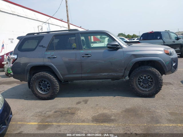 Toyota 4RUNNER SR5 2019 JTEBU5JR3K5647906 Image 12