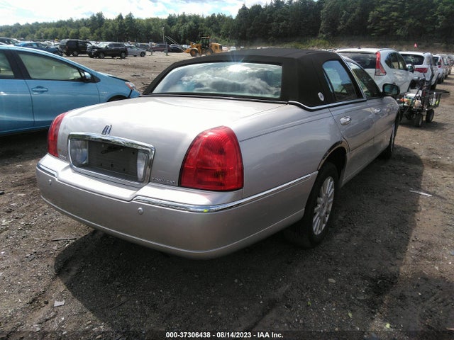 2003 LINCOLN TOWN CAR SIGNATURE VIN: 1LNHM82W83Y684918
