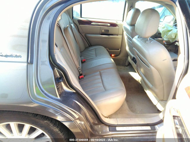 2003 LINCOLN TOWN CAR SIGNATURE VIN: 1LNHM82W13Y639190