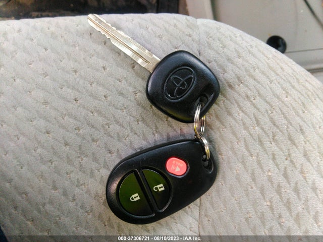 2011 TOYOTA SIENNA VIN: 5TDKA3DC6BS007207