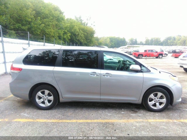 2011 TOYOTA SIENNA VIN: 5TDKA3DC6BS007207